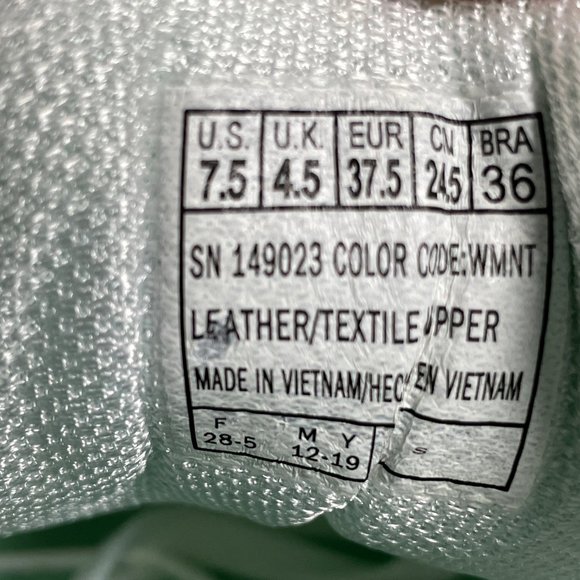 NEW Skechers Relaxed Fit D'Lux Walker Infinite Motion Sneakers - Picture 7 of 8